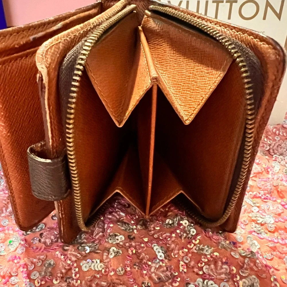 Louis Vuitton COA Compact Zippé wallet in the classic Monogram canvas EUC - Picture 9 of 11